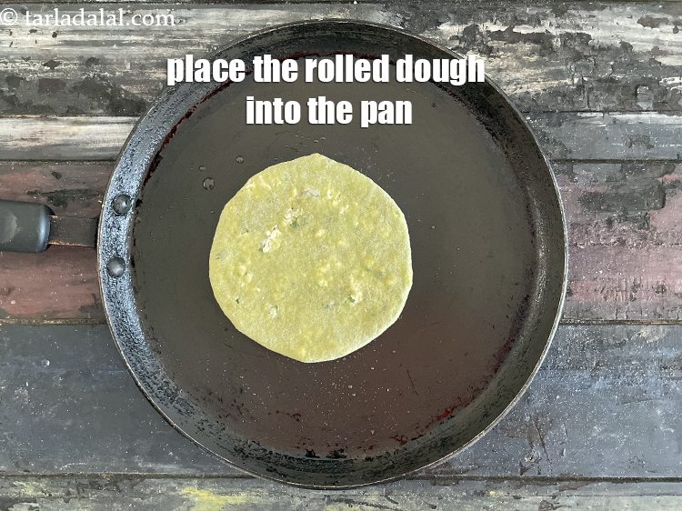 Step 36 – P<strong>???????</strong>ut rolled paratha on tava.