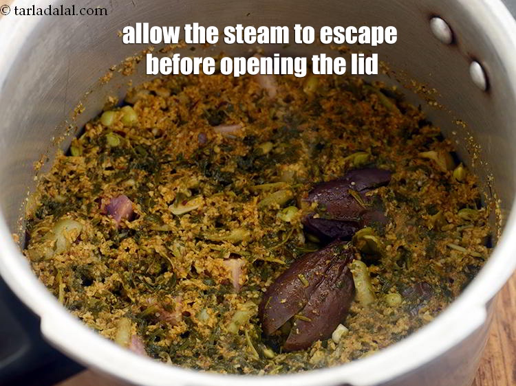 स्टेप 54 – ढक्कन खोलने से पहले भाप को निकलने दें।