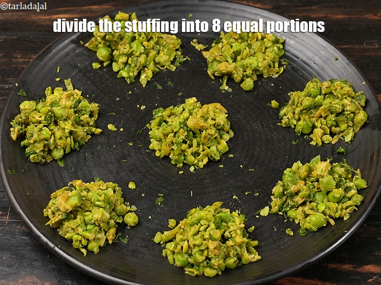 Step 10 – Divide the stuffing into 8 equal portions.