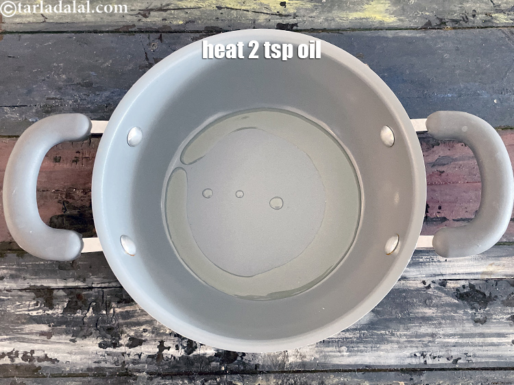 Step 3 – Heat 2 tsp of oil in a broad non-stick pan.