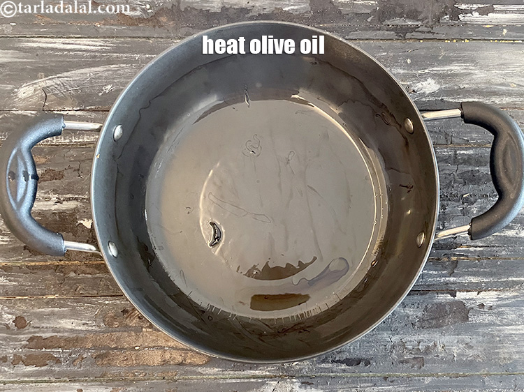 Step 14 – Heat <meta charset="UTF-8" />2 tsp&nbsp;<a href="glossary-olive-oil-451i">olive oil</a> in a deep non-stick pan.