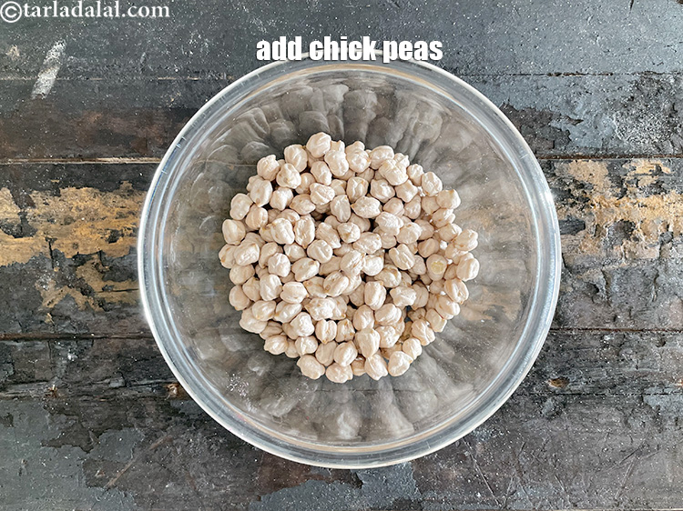 स्टेप 3 – काबुली चने को कटोरे या बर्तन में निकाल लीजिए। <strong>१ …