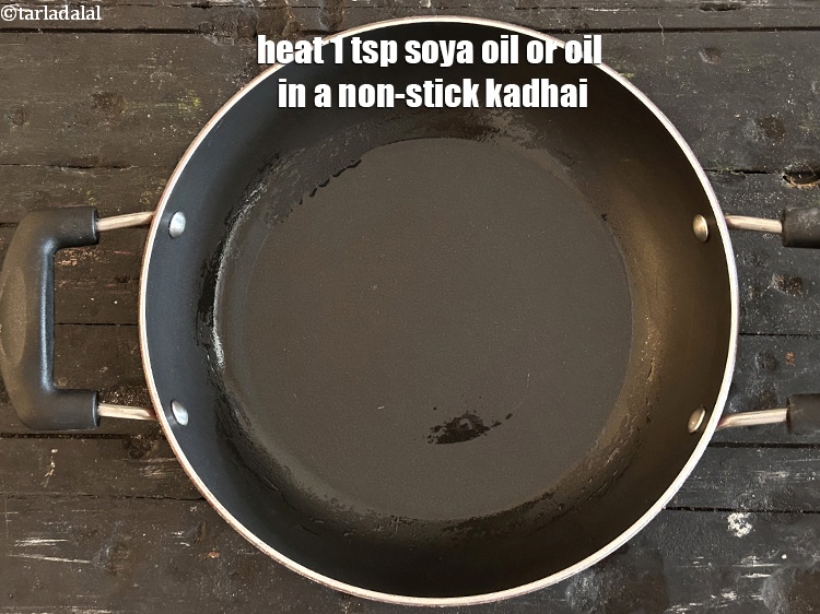 Step 15 – Heat 1 tsp <a href="https://www.tarladalal.com/glossary-oil-671i">oil</a>&nbsp;or&nbsp;<a href="https://www.tarladalal.com/glossary-coconut-oil-nariyal-ka-tel-1186i">coconut oil</a>&nbsp;or&nbsp;soya oil&nbsp;in a non-stick kadhai.