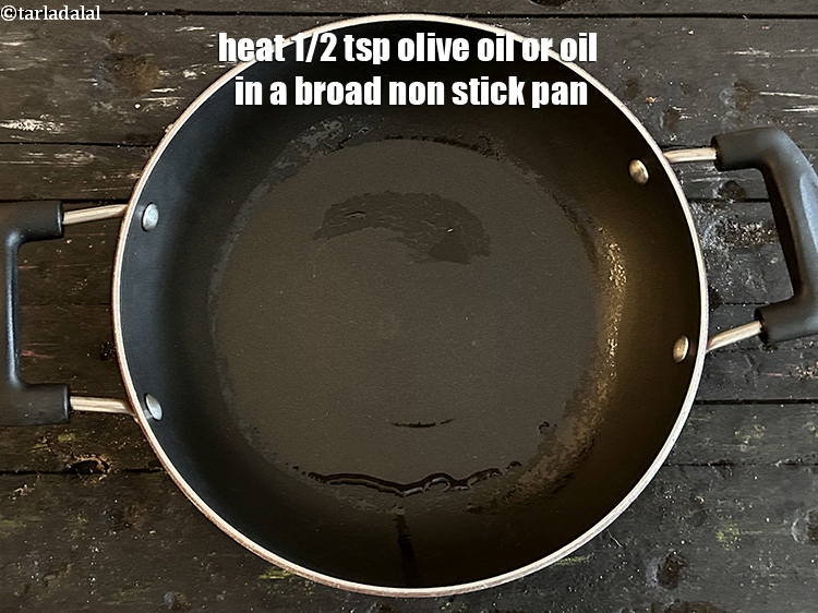 Step 5 – <meta charset="UTF-8" />Heat 1/2 tsp olive oil or &nbsp;<a href="glossary-oil-671i">oil</a>&nbsp;in a broad non stick pan.
