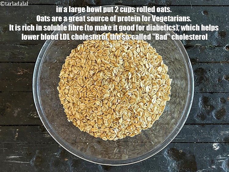 स्टेप 5 – एक बड़े कटोरे में २ कप&nbsp;<a href=""https://www.tarladalal.com/glossary-rolled-oats-hindi-2735i"">रोल्ड ओट्स</a>&nbsp;डालें।&nbsp;आप&nbsp;ज<a href=""https://www.tarladalal.com/glossary-quick-cooking-rolled-oats-rolled-oats-hindi-547i"" target=""_blank"">ल्दी …