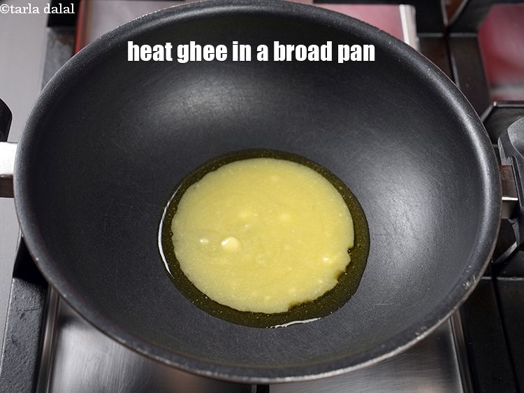 स्टेप 3 – <p><strong>रागी शीरा</strong>&nbsp;बनाने के लिए&nbsp;,&nbsp;एक चौड़े नॉन-स्टिक पैन में&nbsp;४ टेबल-स्पून&nbsp;<a href="">घी</a>&nbsp;गरम …