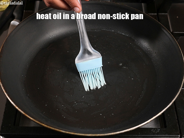 Step 3 – Heat 2 tsp <a href="https://www.tarladalal.com/glossary-oil-671i">oil</a> in a broad non-stick pan.