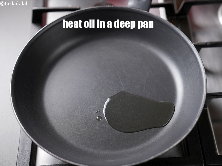 Step 3 – To make <strong>matar ghughni</strong>, heat 2 tsp oil in a deep non-stick pan.