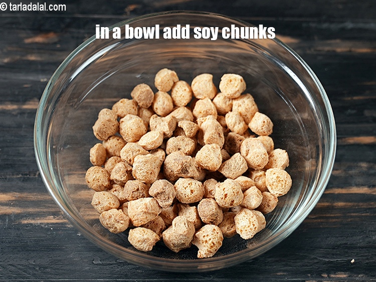 Step 3 – To make <strong>soya chunks masala</strong>, take 1&frac12; cup <a href="https://www.tarladalal.com/glossary-soy-chunks-soy-nuggets-soya-chunks-soya-nuggets-619i">soy chunks (nuggets)</a>&nbsp;in a deep bowl.