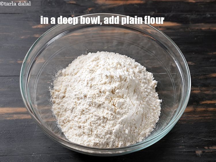 स्टेप 3 – <strong>लुची</strong><strong> रेसिपी</strong>&nbsp;बनाने के लिए&nbsp;, एक गहरे बाउल में 1 1/2 …