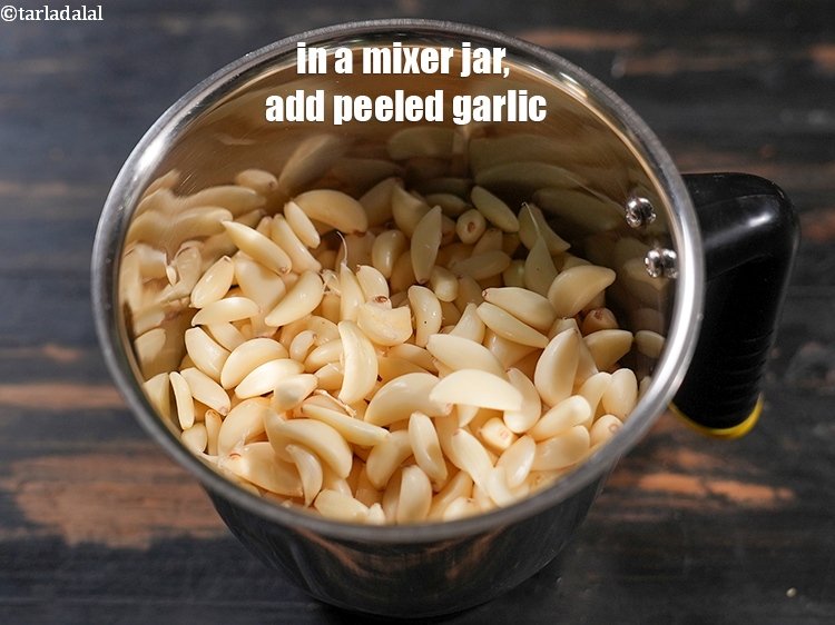 स्टेप 3 – <strong>लहसुन पेस्ट रेसिपी</strong>&nbsp;बनाने के लिए&nbsp;एक मिक्सर जार में&nbsp;२ कप&nbsp;छिला हुआ&nbsp;<a …