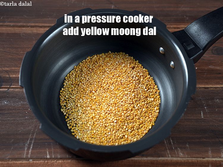 स्टेप 8 – एक मील का सूप बनाने के लिए, एक प्रेशर कुकर …