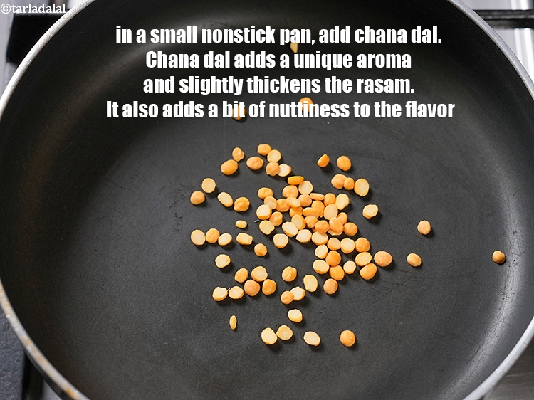 स्टेप 3 – रसम पाउडर बनाने के लिए&nbsp;, एक छोटे नॉनस्टिक पैन में, …