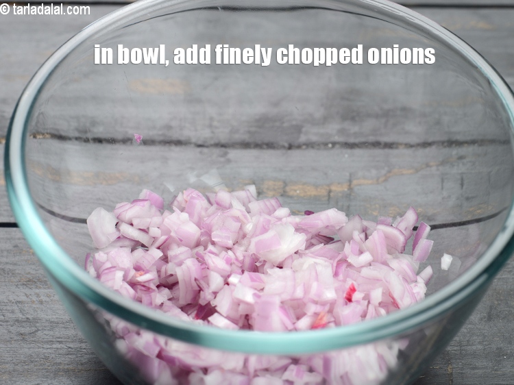 स्टेप 4 – <strong>पनीर की स्टफिंग कैसे बनाये</strong>&nbsp;?&nbsp;एक कटोरे में 1/2 कप&nbsp; बारीक&nbsp;<a …