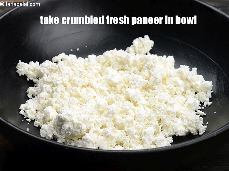 स्टेप 3 – पनीर शिमला मिर्च टोस्ट स्टफिंग बनाने के लिए,&nbsp;&nbsp;&nbsp;एक गहरे कटोरे …