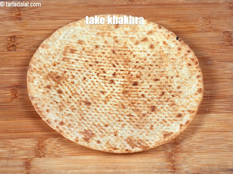 Step 3 – Take a <a href="https://www.tarladalal.com/glossary-whole-wheat-khakhra-gehun-ka-khakhra-2646i">ghee sada khakhra</a>&nbsp; and place on a clean, dry surface.&nbsp;