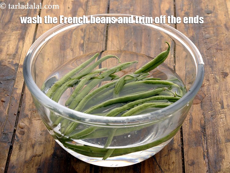 Step 4 – Wash the French beans and trim off the ends.<br /> &nbsp;