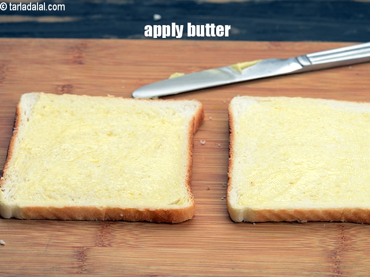 स्टेप 12 – 1 टी-स्पून&nbsp;<a href=""https://www.tarladalal.com/glossary-butter-makhan-hindi-233i"">मक्खन</a>&nbsp;लगायें।