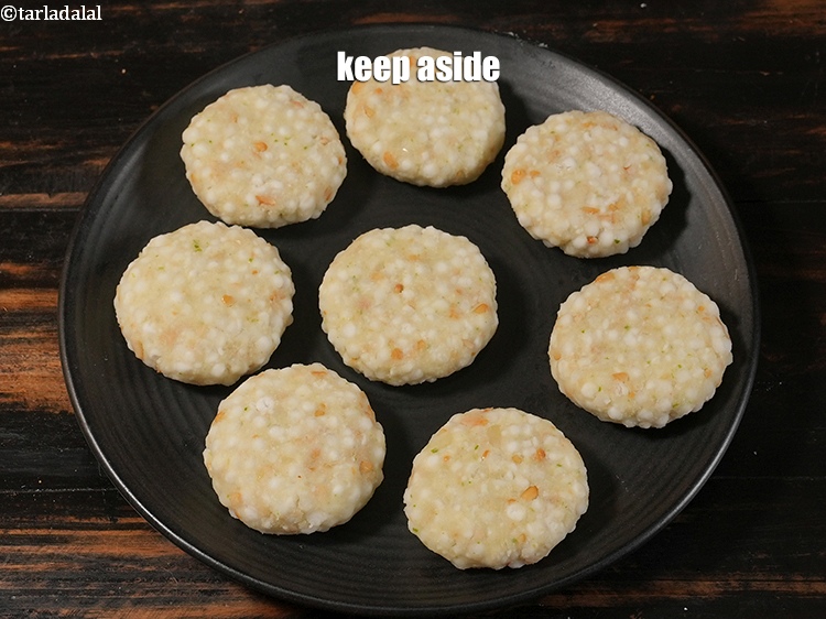 स्टेप 34 – <p>एक तरफ रख दें।</p>