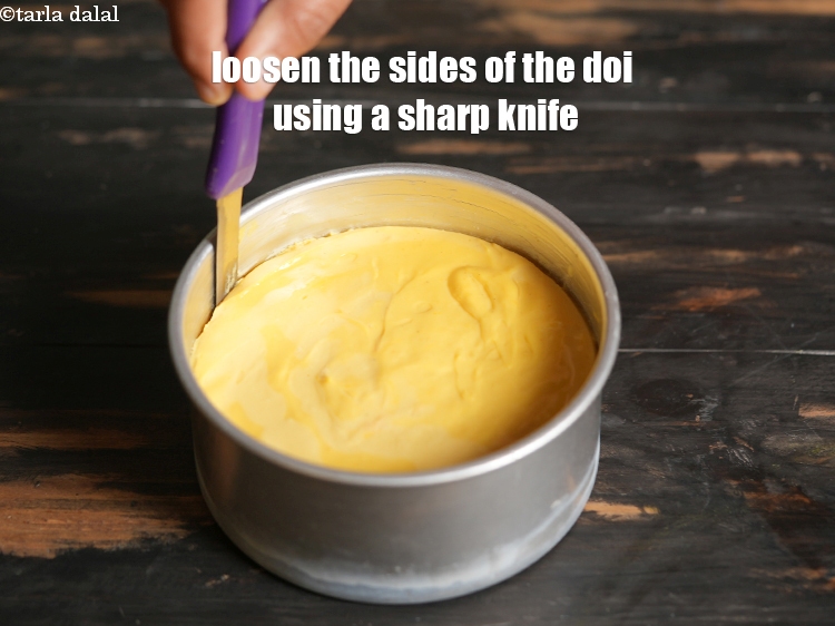 Step 12 – Once cooled, loosen the sides of the doi using a sharp knife.
