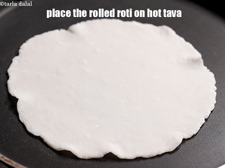Step 12 – Heat a nonstick tava and place the rolled roti on the hot tava.<br /> &nbsp;