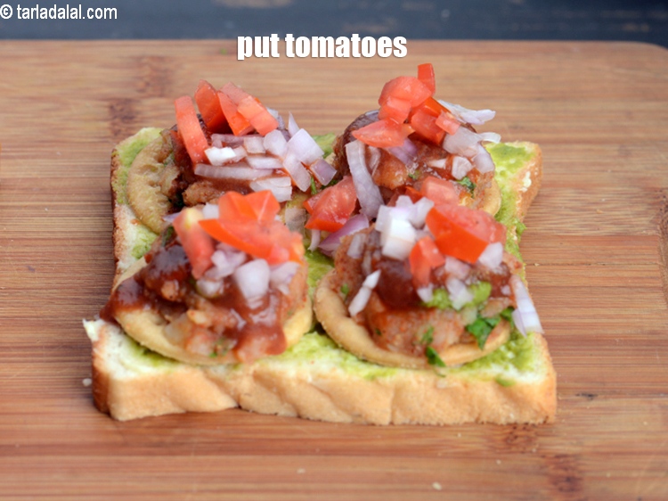 Step 13 – Put 1 tsp of tomatoes.