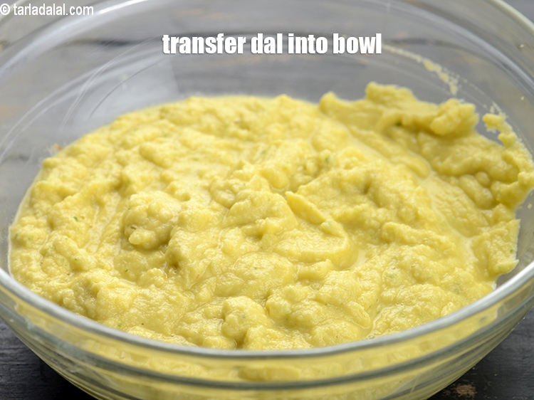 स्टेप 12 – दाल को एक गहरे बाउल में निकाल लें।