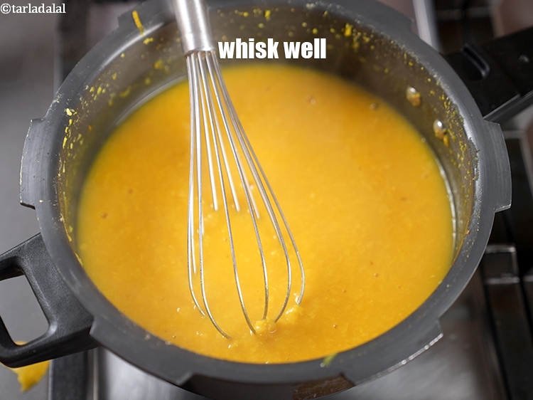 स्टेप 12 – अच्छी तरह फेंटें और एक तरफ रख दें।