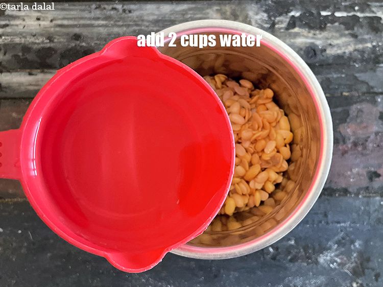 स्टेप 13 – 2 कप पानी डालें।टिप्पणी,&nbsp;अगर आपके पास हाई स्पीड ब्लेंडर है …