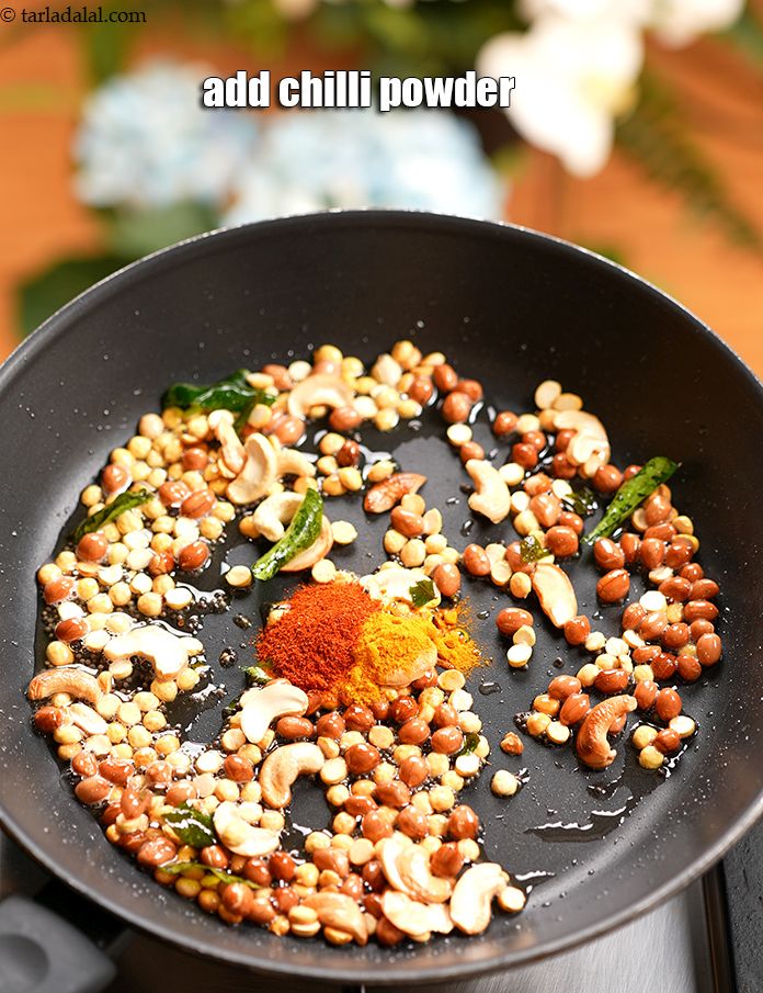 Step 10 – Add&nbsp;1 tsp&nbsp;<a href="https://www.tarladalal.com/glossary-chilli-powder-red-chilli-powder-339i">chilli powder</a>.&nbsp;