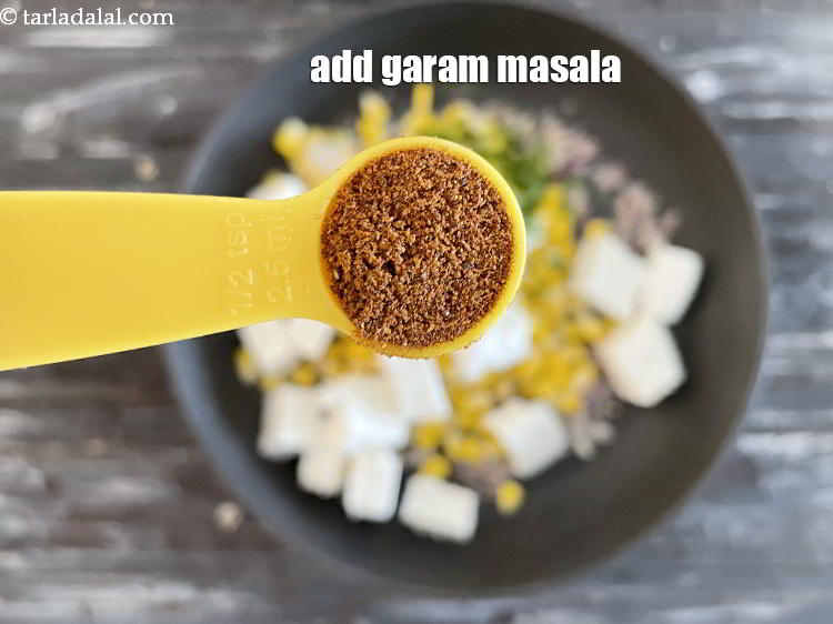Step 12 – Add&nbsp;<meta charset="UTF-8" />1/2 tsp&nbsp;<a href="garam-masala-163r">garam masala</a>.