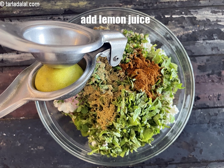 Step 25 – Add&nbsp;<meta charset="UTF-8" />1 tsp&nbsp;<a href="glossary-lemon-juice-numbi-ka-ras-nimbu-ka-juice-471i">lemon juice</a>.