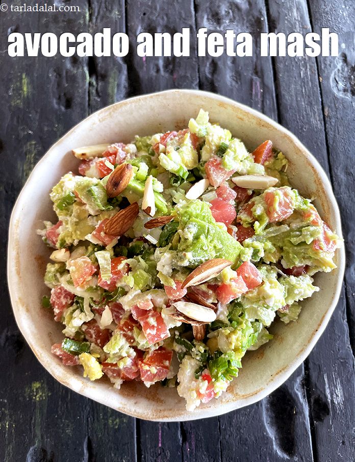Step 12 – Serve <strong>avocado and feta salad |&nbsp;avocado and feta mash | healthy&nbsp;avocado tomato feta dip |</strong>&nbsp;immediately.