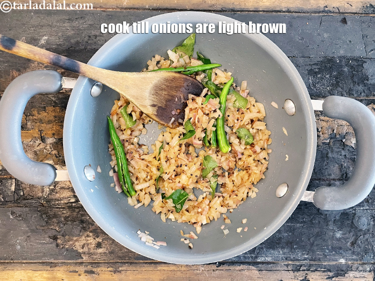 स्टेप 19 – मध्यम आंच पर 2 1/2 से 3 मिनट तक पकाएं …