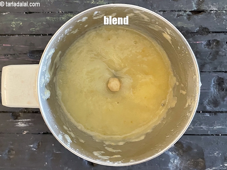 स्टेप 12 – मिक्सर में पीस लें।