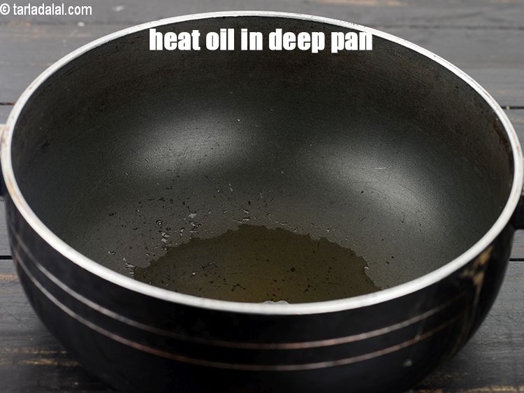 Step 12 – Heat 1 tsp oil in a deep non-stick pan.