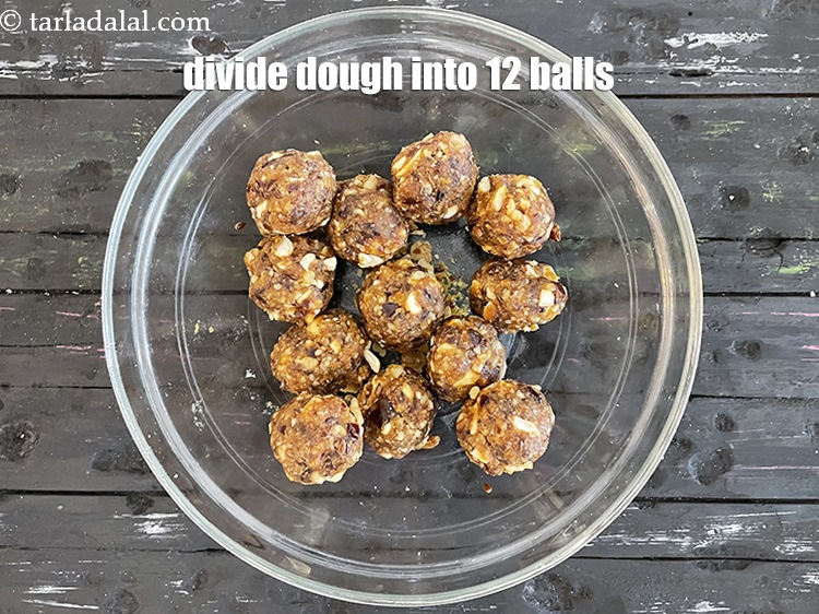 Step 17 – Divide the mixture into 12 equal portions&nbsp;and roll each portion into a round ball.