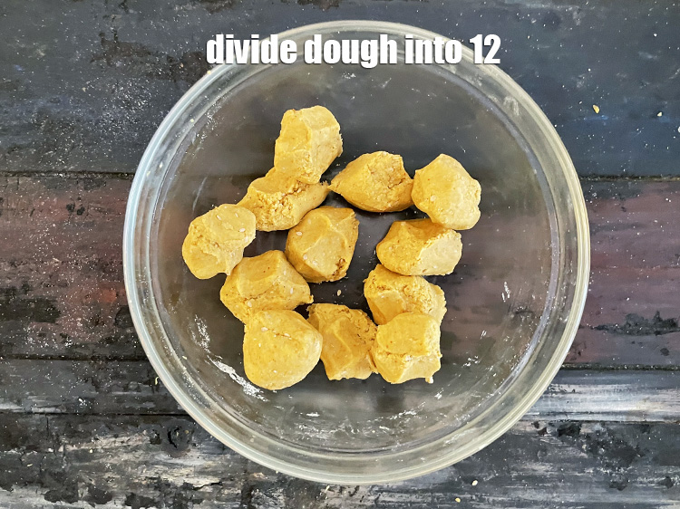 Step 16 – To make <strong>oats khakhra recipe |&nbsp;quick&nbsp;oats whole wheat flour&nbsp;khakhra&nbsp;|&nbsp;healthy oats khakhra&nbsp;| </strong>&nbsp;divide the dough into …