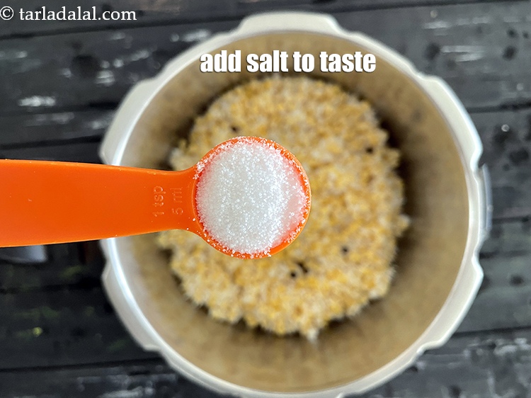 स्टेप 12 – अंत में स्वादानुसार नमक डालें। हमने १ टी-स्पून नमक डाला …