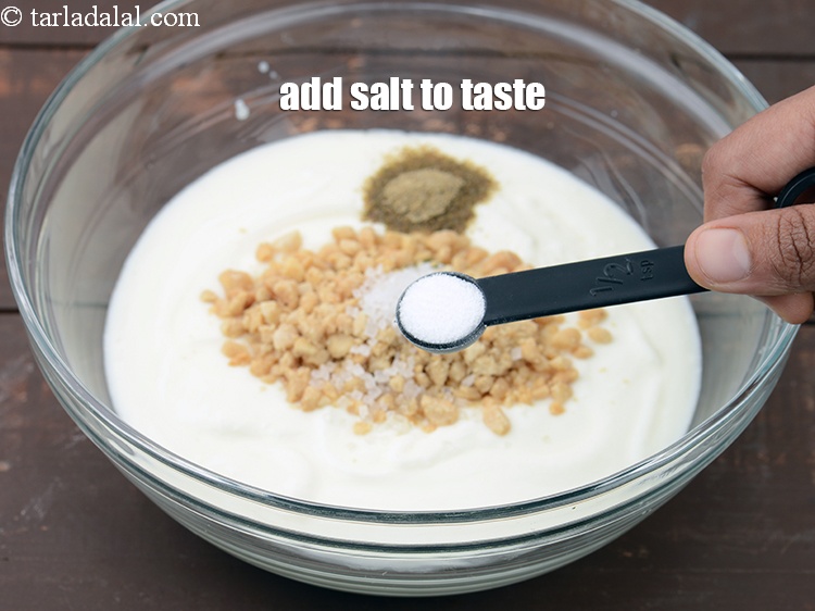 स्टेप 12 – <a href=""https://www.tarladalal.com/glossary-salt-namak-table-salt-hindi-418i"">नमक</a>&nbsp; स्वादअनुसार डालें।