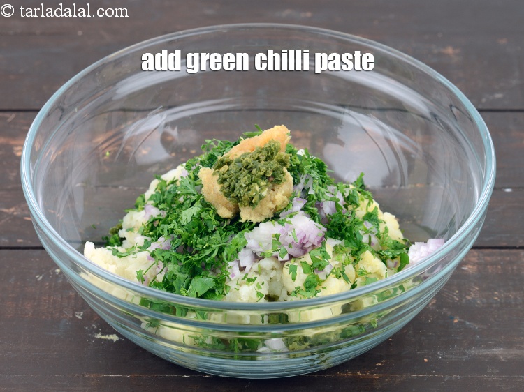 Step 13 – Add 1/2 tsp&nbsp;<a href="https://www.tarladalal.com/glossary-green-chilli-paste-hari-mirch-ki-paste-mirchi-paste-333i">green chilli paste</a>.