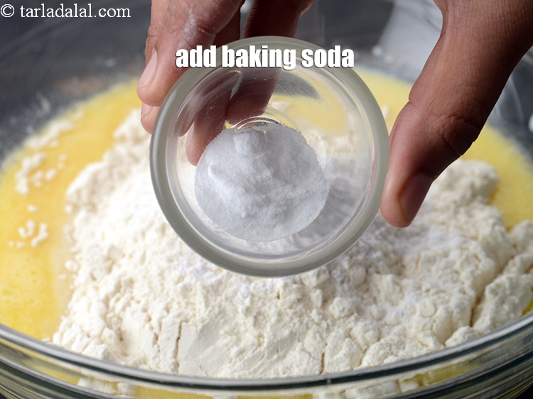 स्टेप 12 – १/२ टी-स्पून&amp;nbsp;&lt;a href=&quot;&quot;https://www.tarladalal.com/glossary-baking-soda-soda-bi-carb-hindi-615i&quot;&quot;&gt;बेकिंग सोडा&lt;/a&gt;&amp;nbsp;डालें।&amp;nbsp;&amp;nbsp;