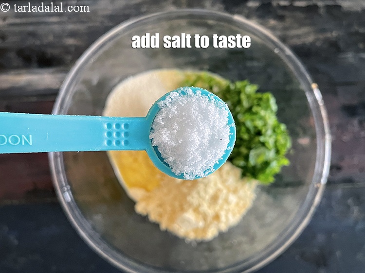 स्टेप 15 – <a href=""https://www.tarladalal.com/glossary-salt-namak-table-salt-hindi-418i"">नमक</a>&nbsp;स्वादअनुसार&nbsp;<span style=""font-size:11.0pt""><span style=""background-color:white""><span style=""font-family:&quot;Nirmala UI&quot;,sans-serif""><span style=""color:black"">डालें।&nbsp;हमने 1/2 टी-स्पून नमक …