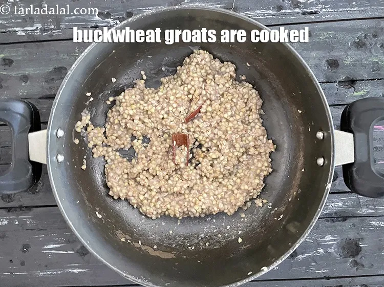 Step 13 – <meta charset="UTF-8" />Your&nbsp;buckhweat groats are cooked.&nbsp;<em><u>They look a little dry but not to worry as …