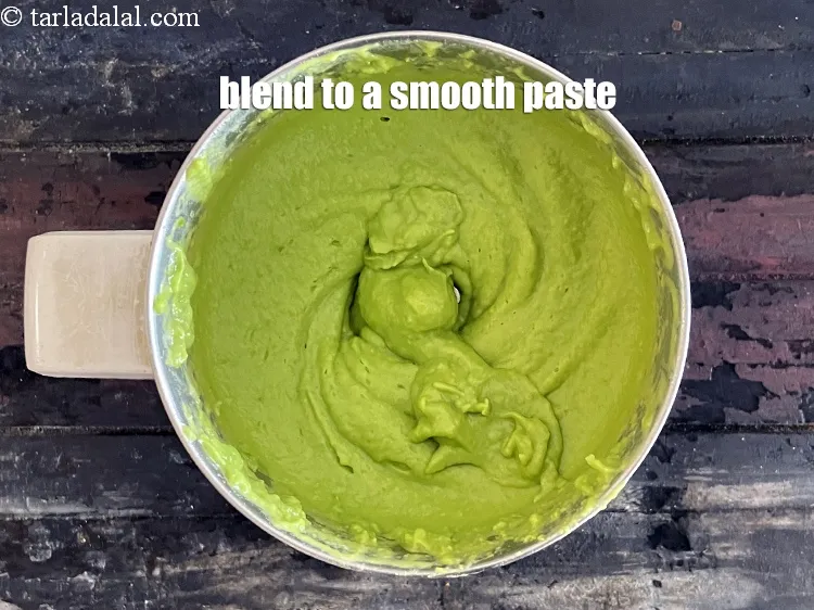 स्टेप 14 – चिकनी&nbsp;प्यूरी तक ब्लेंड करें।