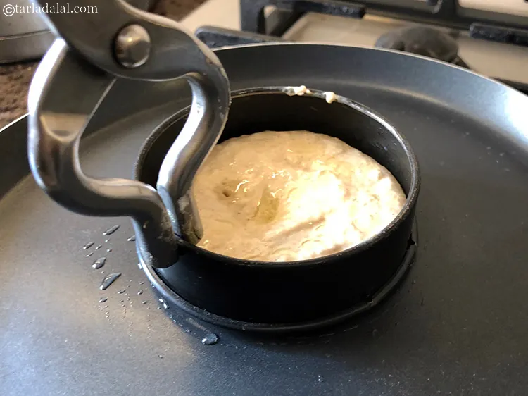 Step 12 – Pick up the loose &nbsp;bottom tin with a pakkad or pliers.&nbsp;