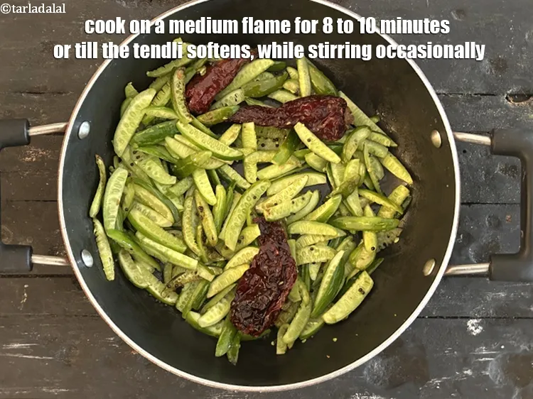 स्टेप 13 – मध्यम आंच पर 8 से 10 मिनट तक या टेंडली …