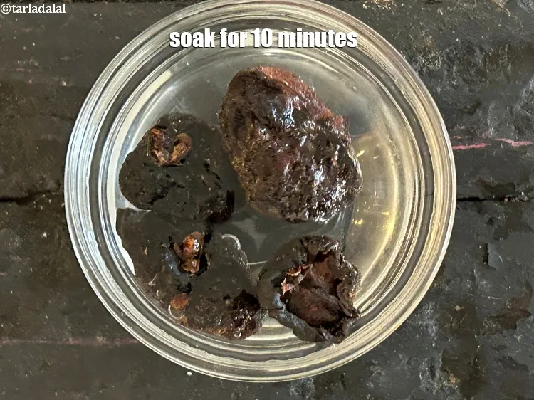 स्टेप 13 – 10 मिनट तक भिगोएँ।