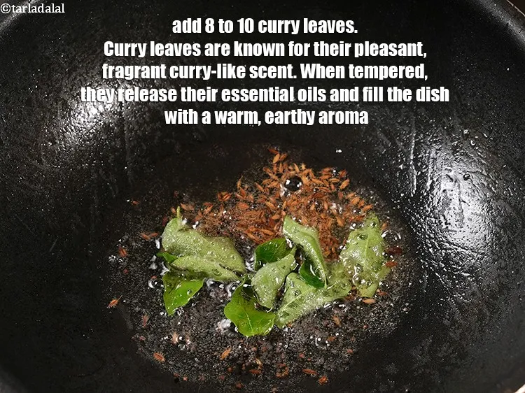 स्टेप 13 – 8 से 10 करी पत्ते&nbsp; डालें। करी पत्ते अपनी सुखद, …