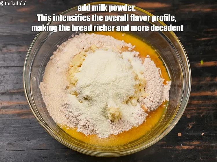 स्टेप 13 – १/४ कप&nbsp;<a href=""https://www.tarladalal.com/glossary-milk-powder-hindi-517i"">दूध पाउडर</a>&nbsp;मिलाएं। इससे समग्र स्वाद बढ़ जाता है, …